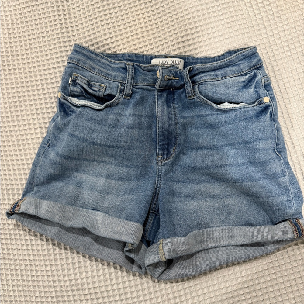 Judy Blue Women's Rolled Hem Jean Shorts - Light Blue
